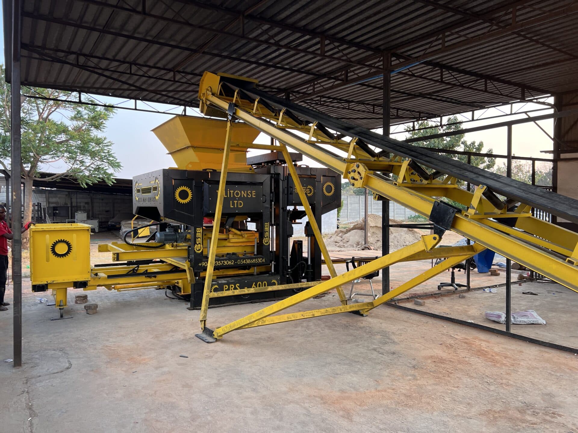 PRS 600 Concrete Block Machine 6,000-12,000 Blocks/Day